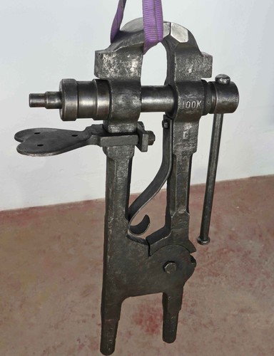 Ancien gros étau - , 100