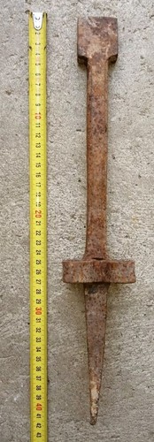 Ancienne enclume - f6-,