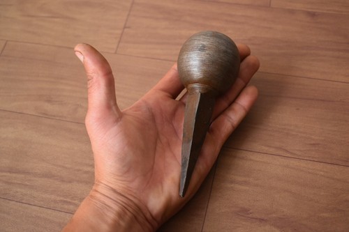 Ancienne enclume boule fer - de,